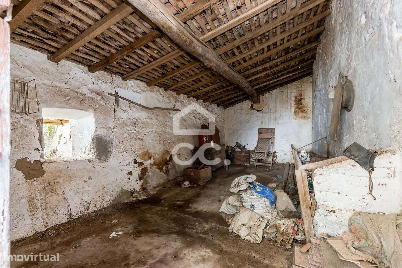 Moradia térrea c/ 311 m² de construção em lote de 1124 m² | Vila de Fr-21