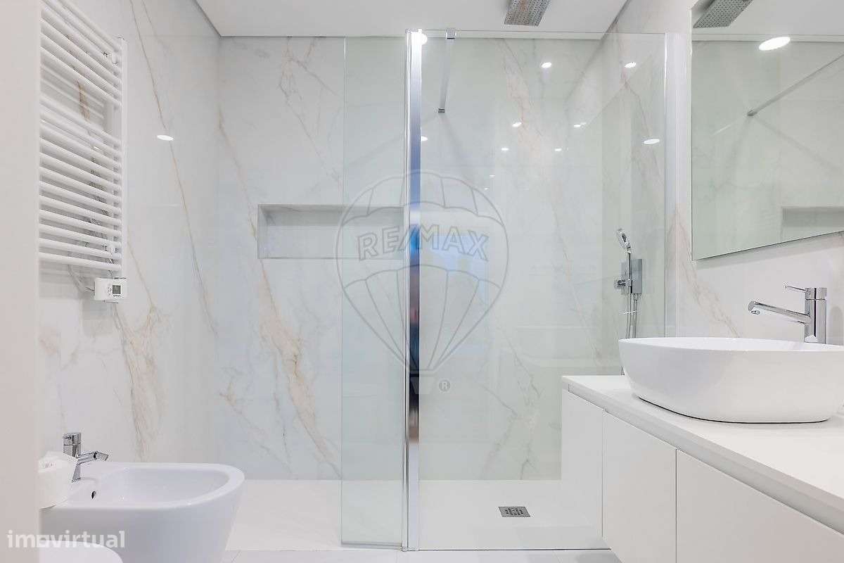 Moradia de Luxo T3+1 com Piscina Aquecida -300m da Praia em Matosinhos-21