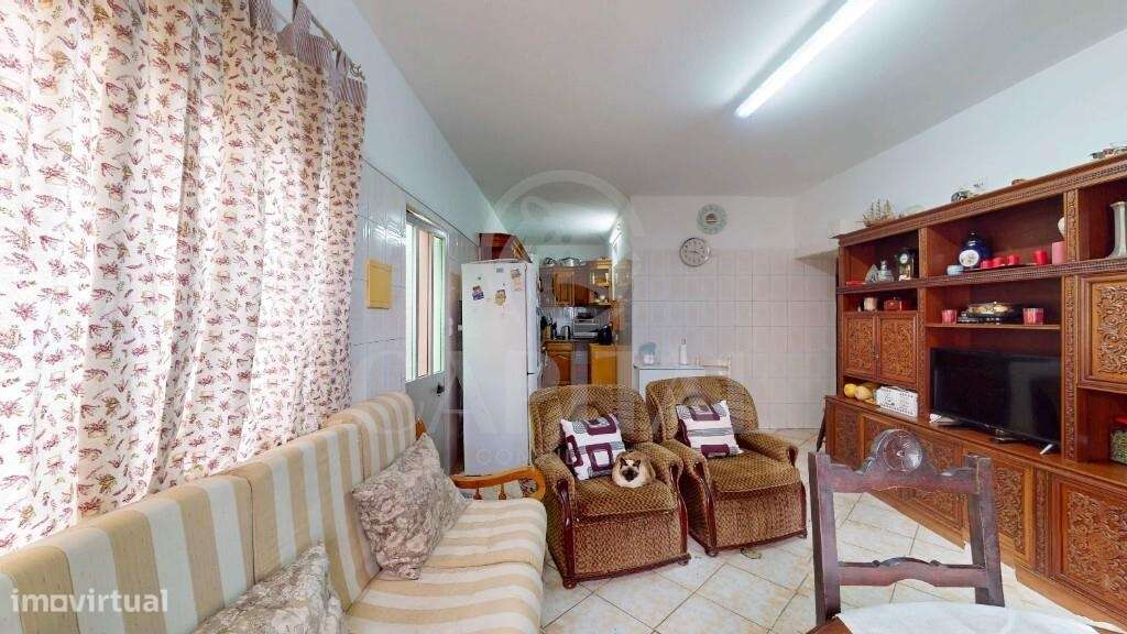 Moradia de 2 pisos com área exterior e anexo – Quinta do Conde - Grande imagem: 4/28