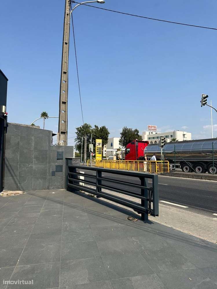 Armazém com Logradouro na EN1 | Vila Franca de Xira-8