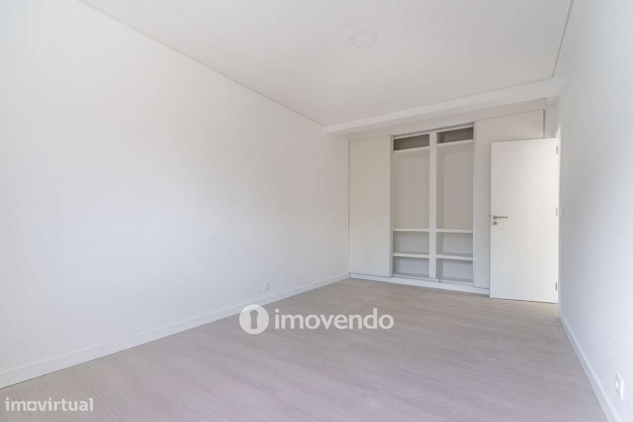 Apartamento T3 remodelado, com cozinha equipada, na Serra das Minas-23