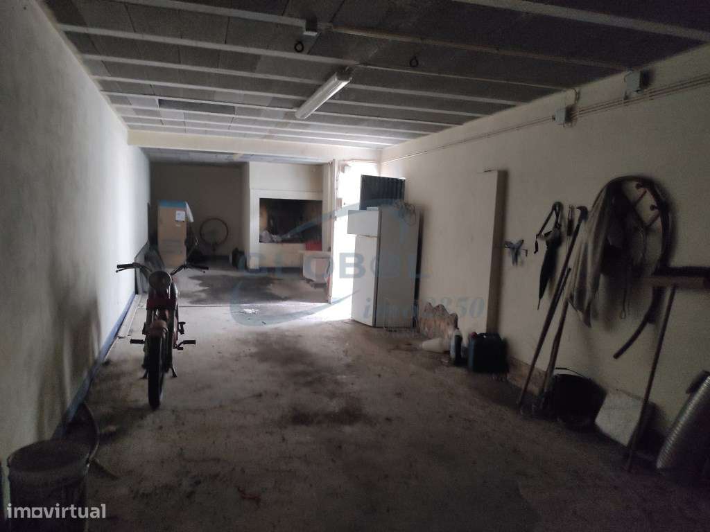 Moradia T5 com Grande Terreno Plano, Garagem, Anexos e Elevado Pote...-20