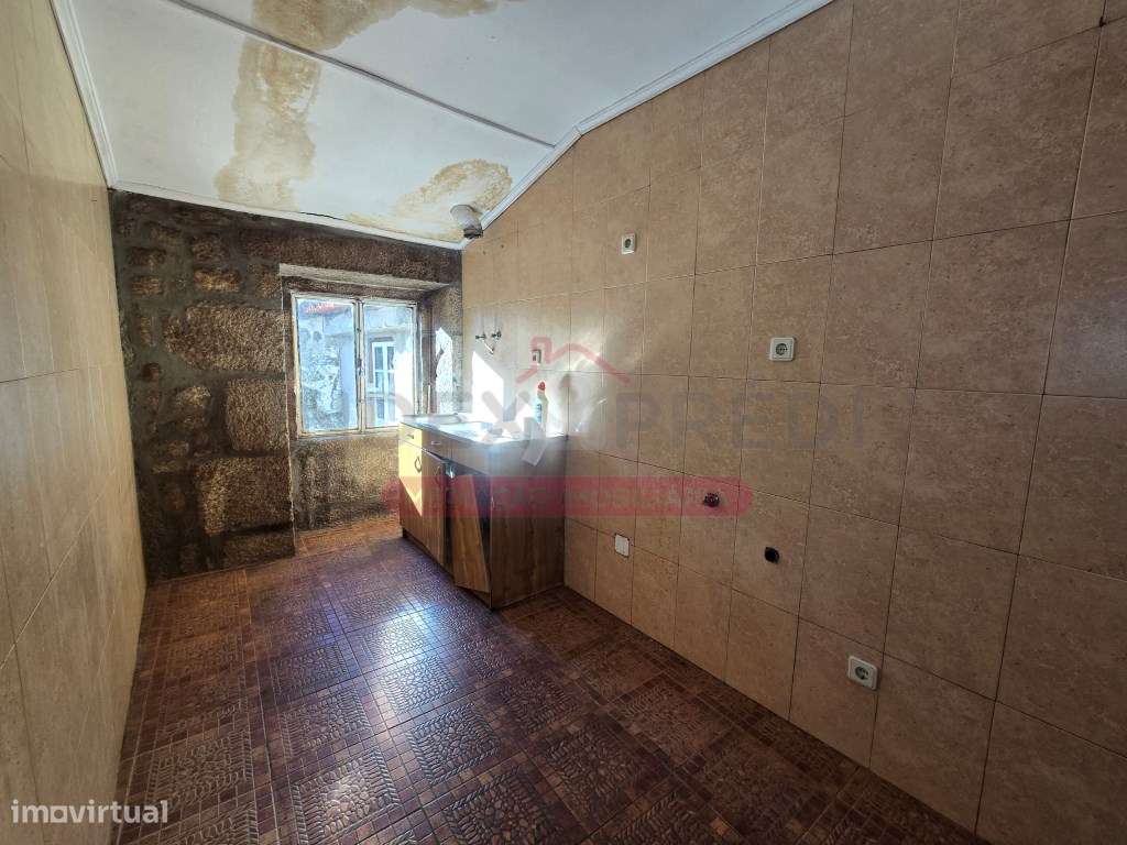 Prédio com varias frações Autónomas - Venda Judicial - Guarda-33