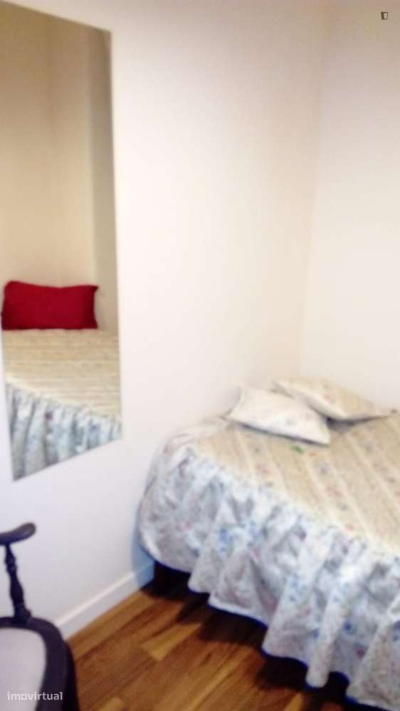 Quarto - localizado em Alameda Lisbon - Grande imagem: 2/10