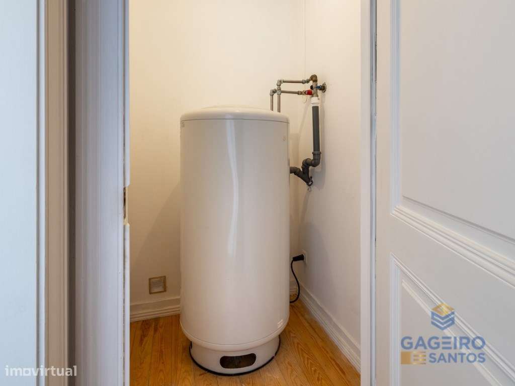 Apartamento Único com Charme Histórico e Conforto Moderno a Passos ...-39