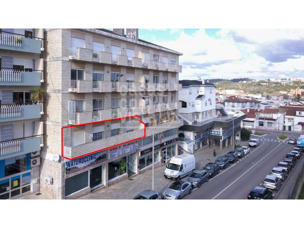 Apartmento T3+1 encontra-se situado numa das zonas mais nobres e ce...-15