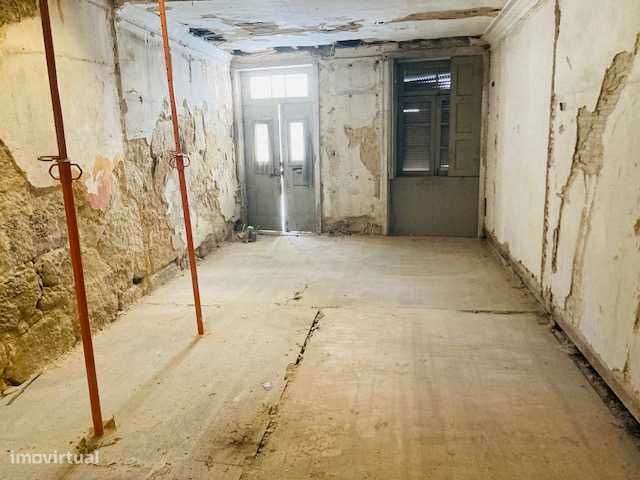 Casa par Restaurar na R Fontinha (20 metros da R St Catarina) - Grande imagem: 4/5