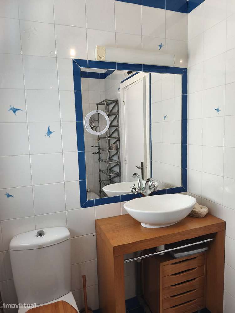 T2 Bem Conservado na Rua José Cardoso Pires, Areias, Estoril.-22