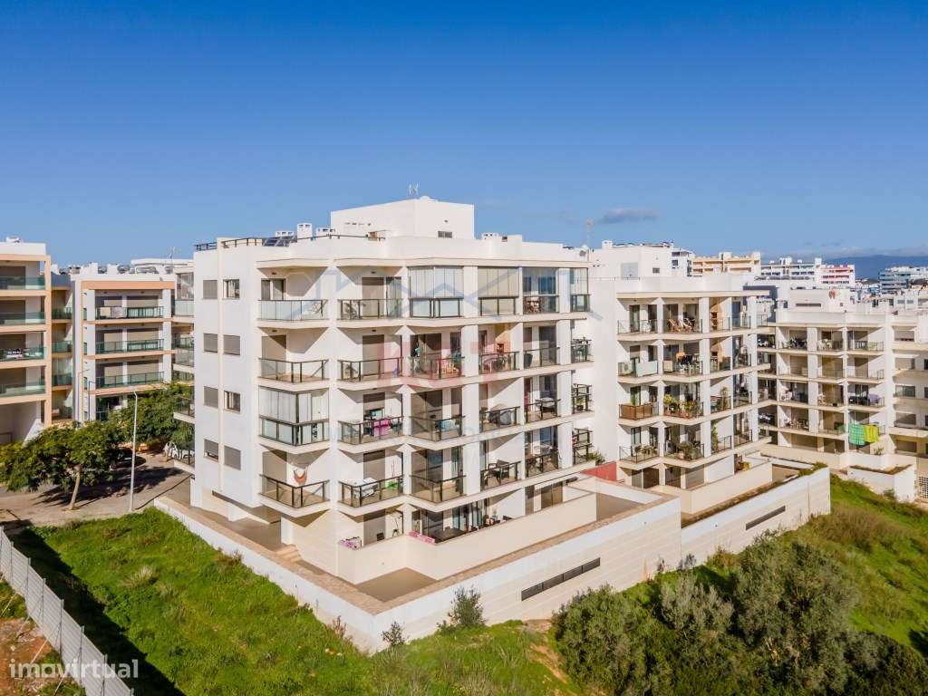 Apartamento T2 nos Jardins do Amparo-0