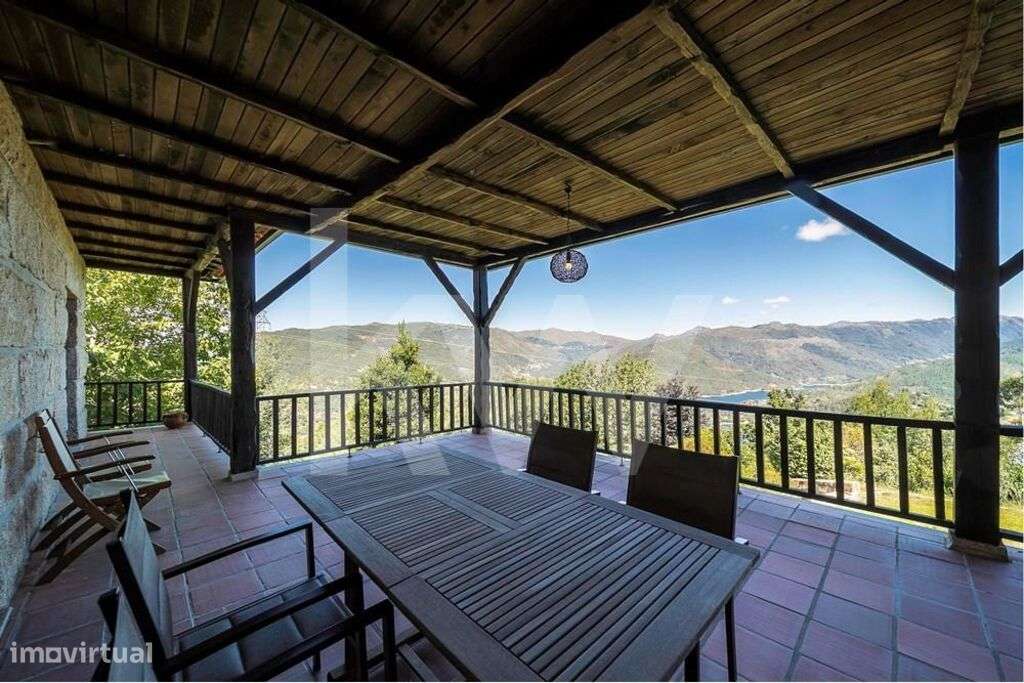 Moradia de charme com vistas únicas de rio  no Gerês - Grande imagem: 5/60