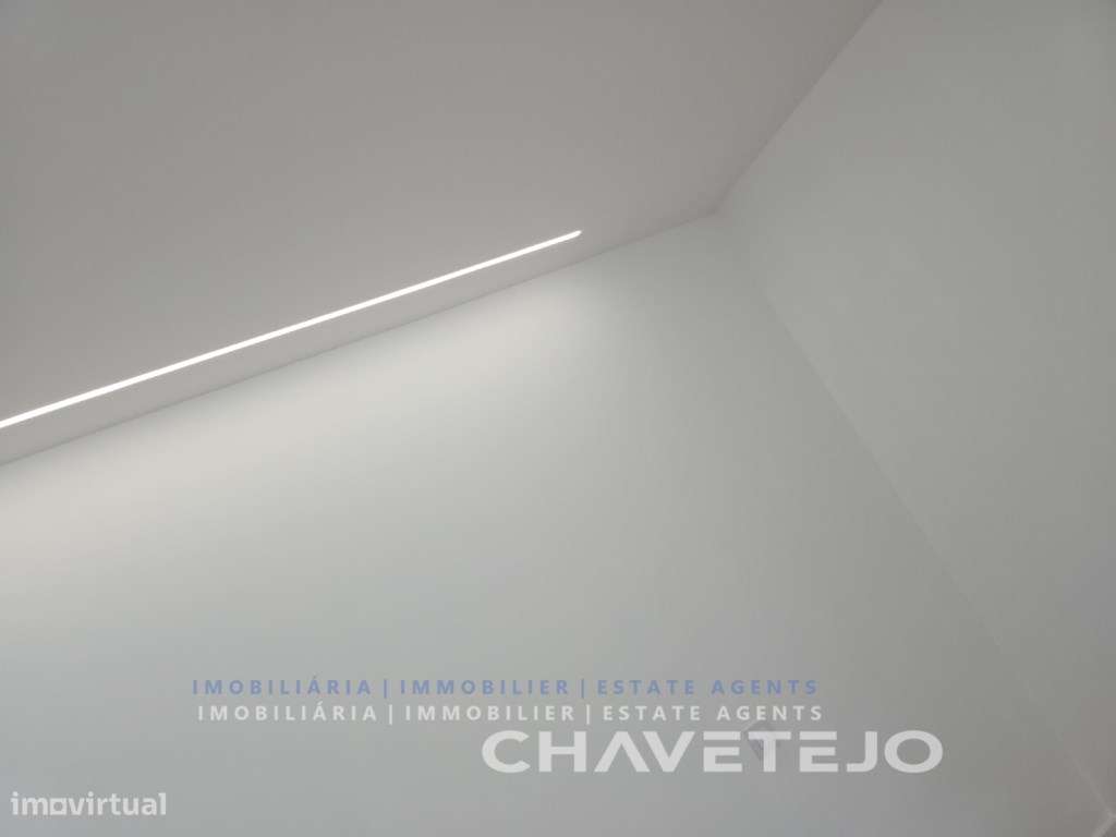 Moradia T4 Moderna c/ Garagem, estilo e Conforto a um Passo de Tomar-45