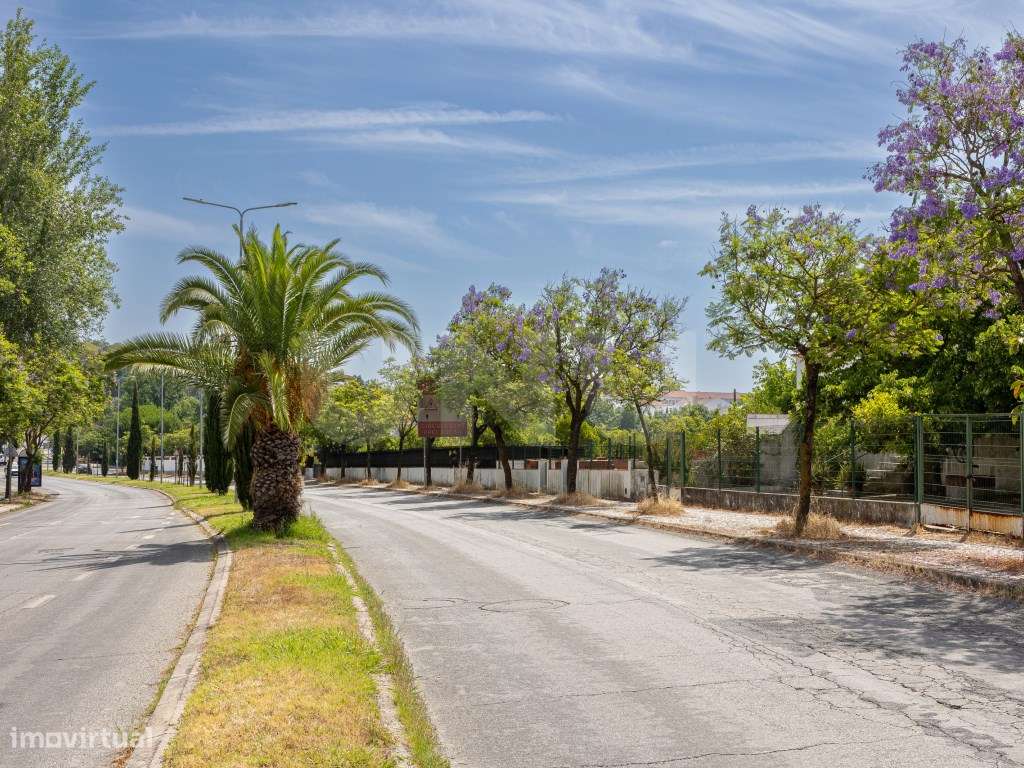 Moradia com espaço exterior em lote de 700 m²-16