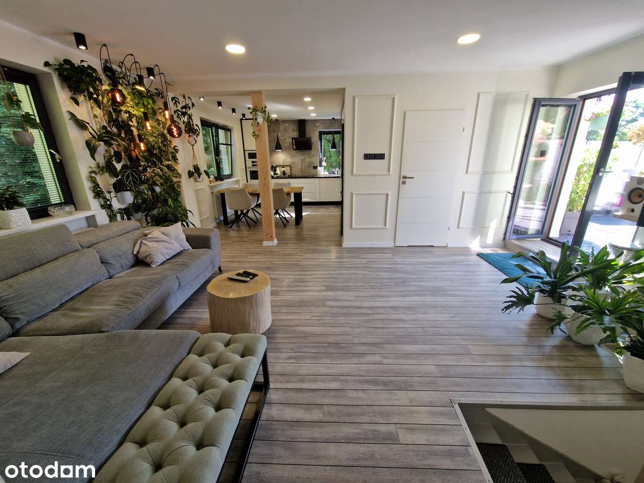 Piękne dwupoziomowe mieszkanie z tarasem i ogrodem-8