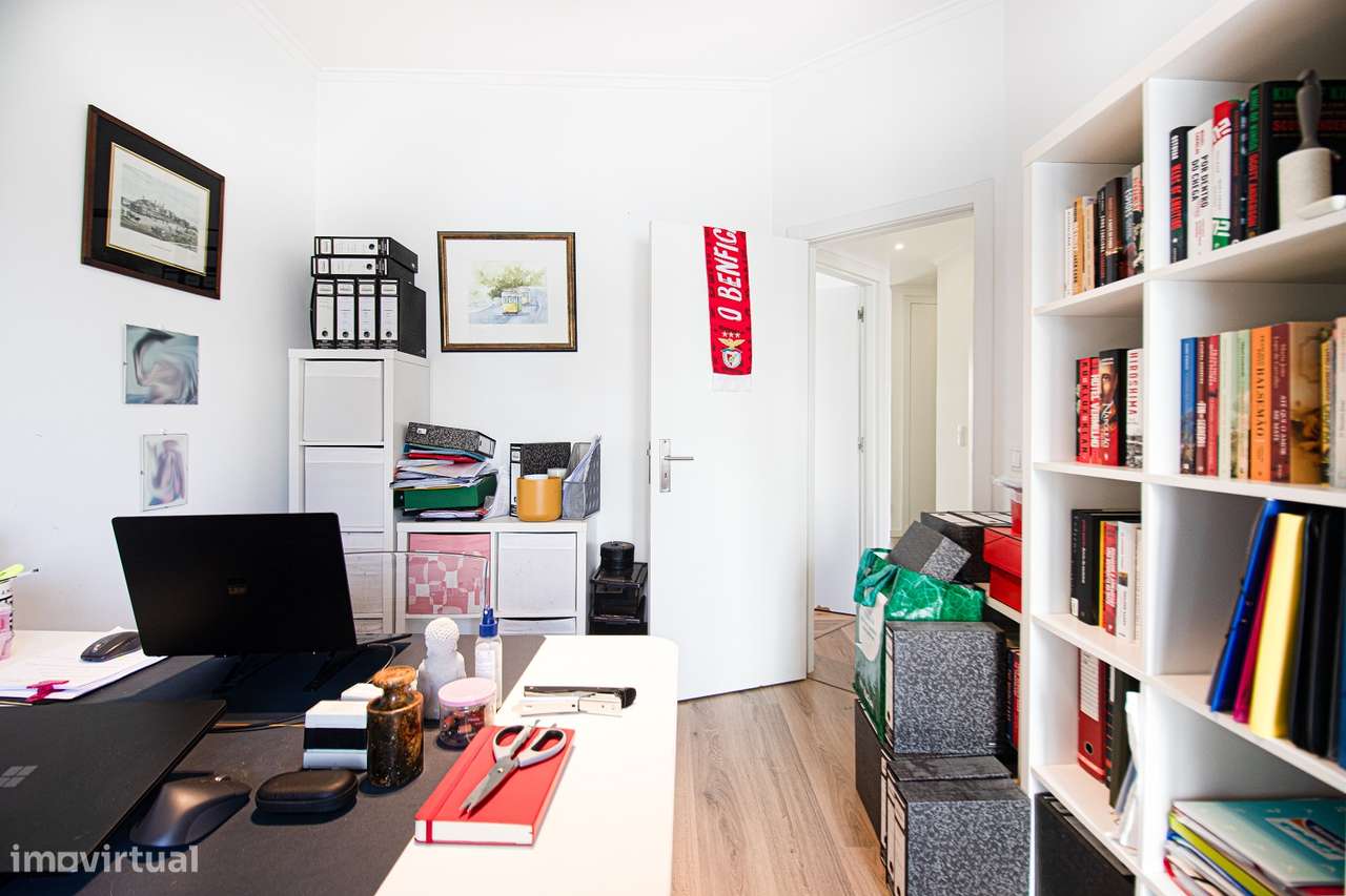 Apartamento T4 remodelado em Carnaxide-12