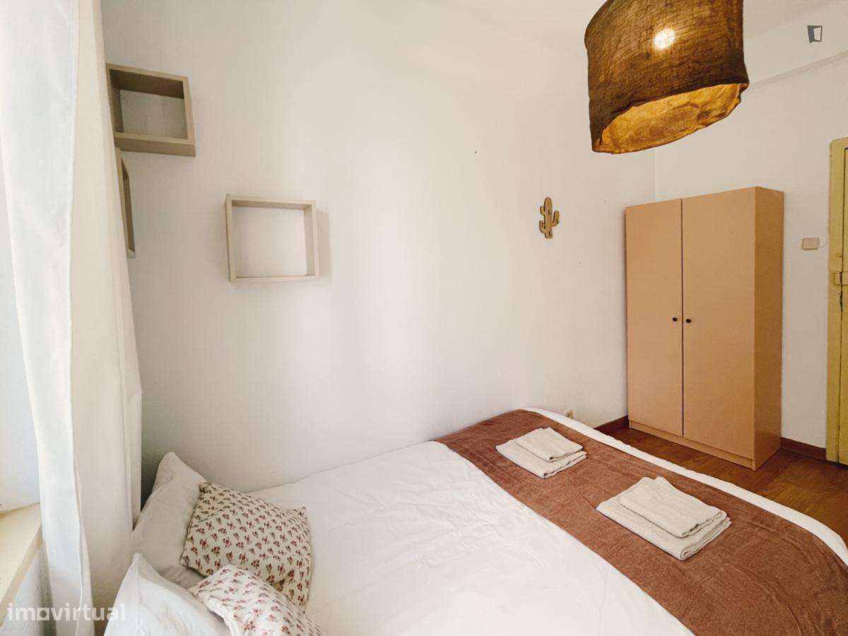 Quarto - localizado em Santo Ildefonso Porto - Grande imagem: 5/8