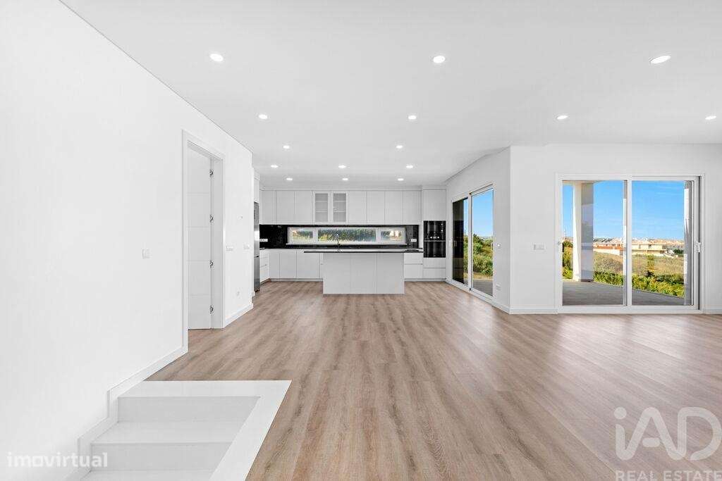 Casa / Villa T3 em Lourinhã e Atalaia de 353,00 m2 - Grande imagem: 2/29