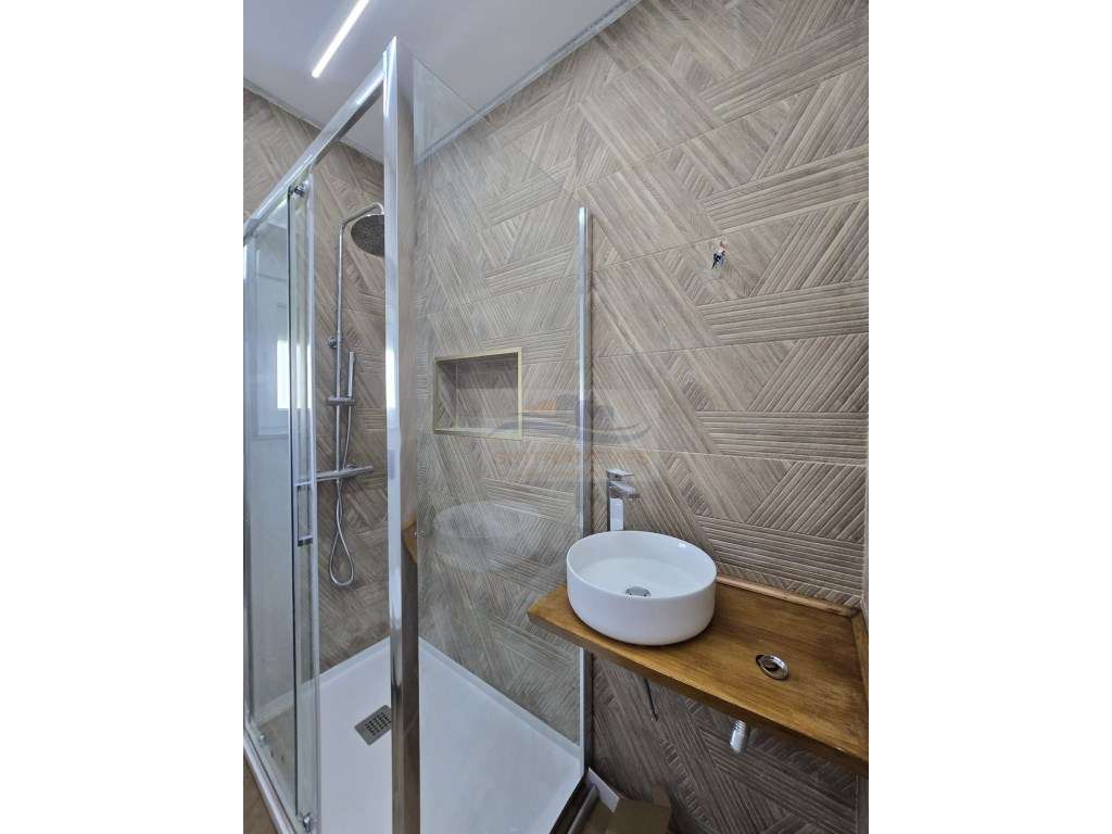 T3 Junto á Urbanização Vila Chã, com 2 WCS e Varandas - Totalmente ...-42