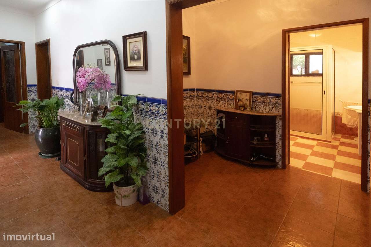 Moradia T3 com quintal, garagem e anexos no centro de Ervidel-7