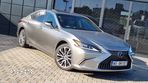 Lexus ES 300h Business Edition + - 9