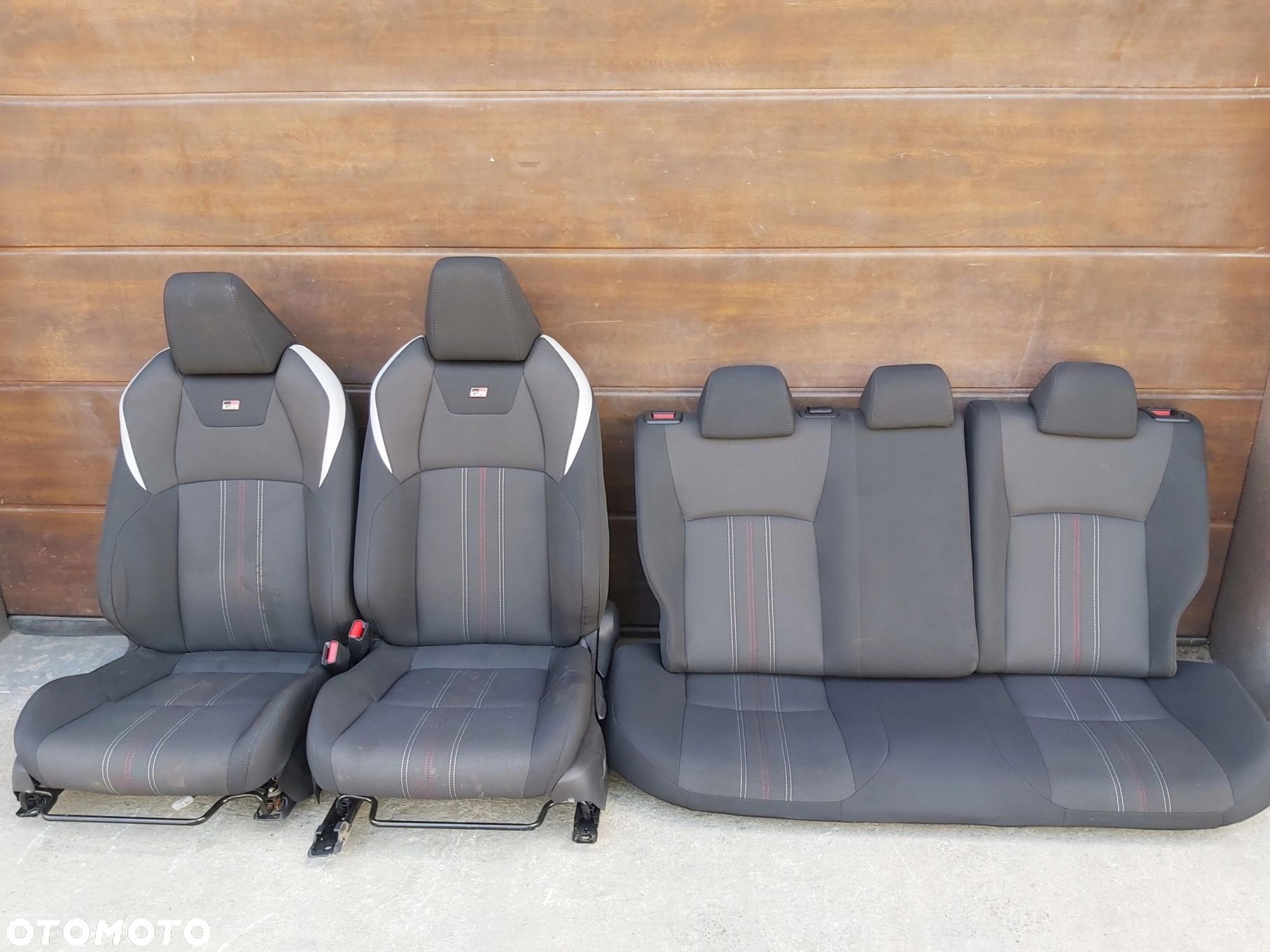Toyota C-HR GR fotel fotele przód lewy prawy tył kanapa komplet GR - 1