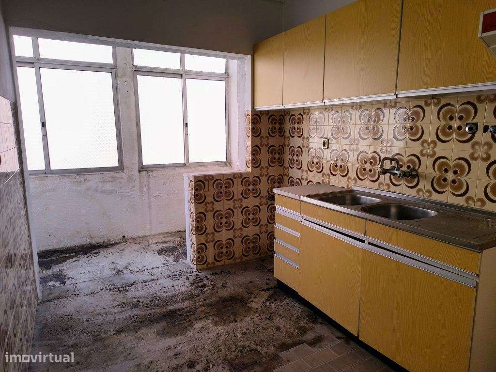 Apartamento T1 na Baixa da Banheira com grande potencial de valoriz...-8