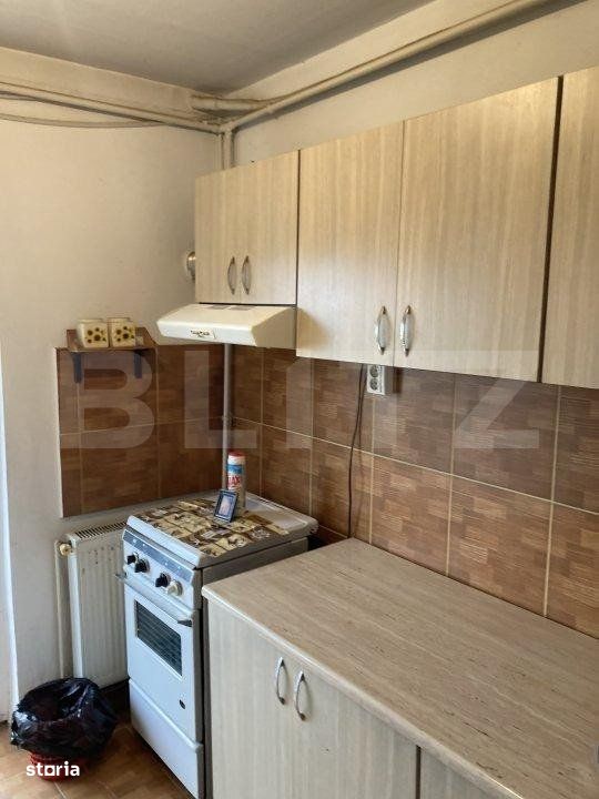 Apartament de 2 camere cu balcon, 49 mp, Str 23 August, zona liceului