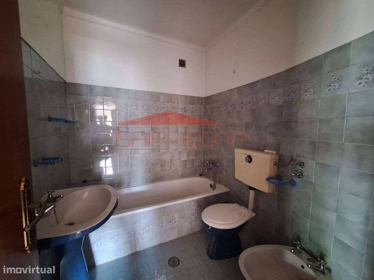 Apartamento T3 com arrumo no sótão no centro da cidade de Gouveia-23