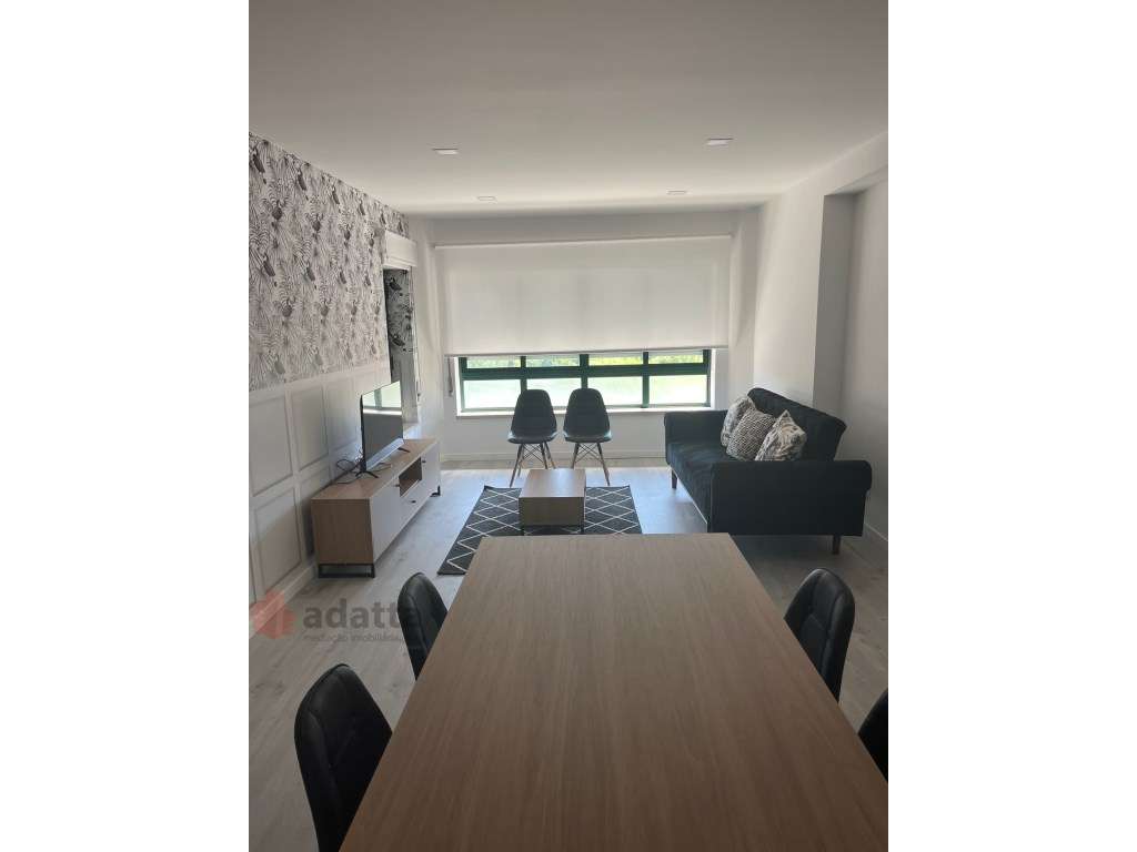 T1 Mobilado e Equipado com Ampla Varanda - Junto à Rua do Brasil e ... - Grande imagem: 2/20