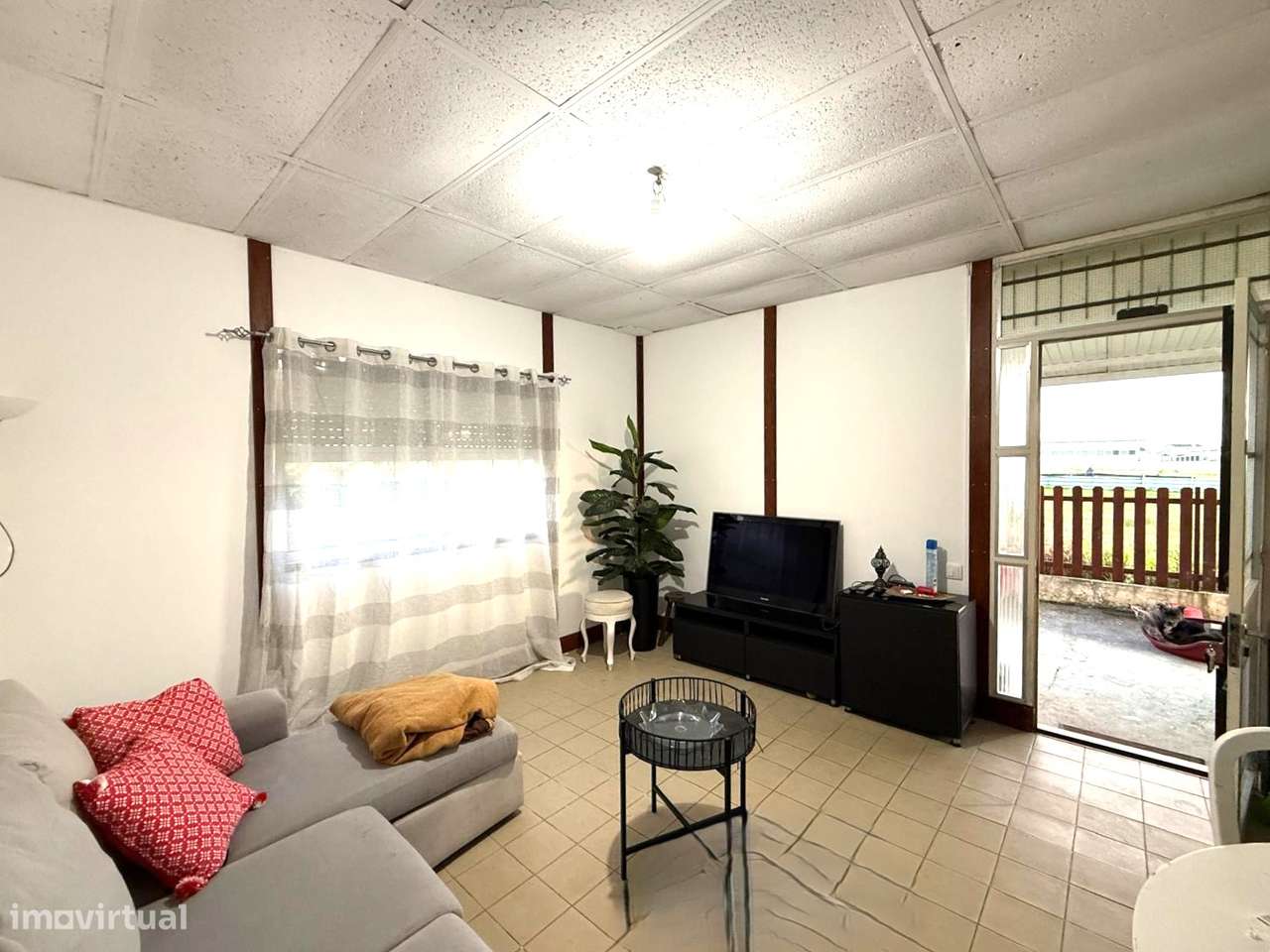 Casa térrea isolada no Torrão do Lameiro, situada junto à Ria-9