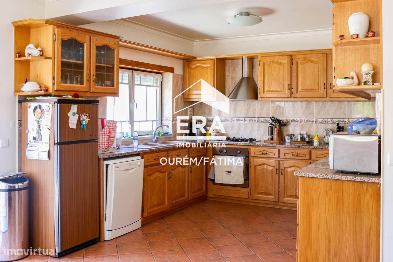 Moradia T6 inserida num lote de terreno com 940 m2 - Grande imagem: 5/21