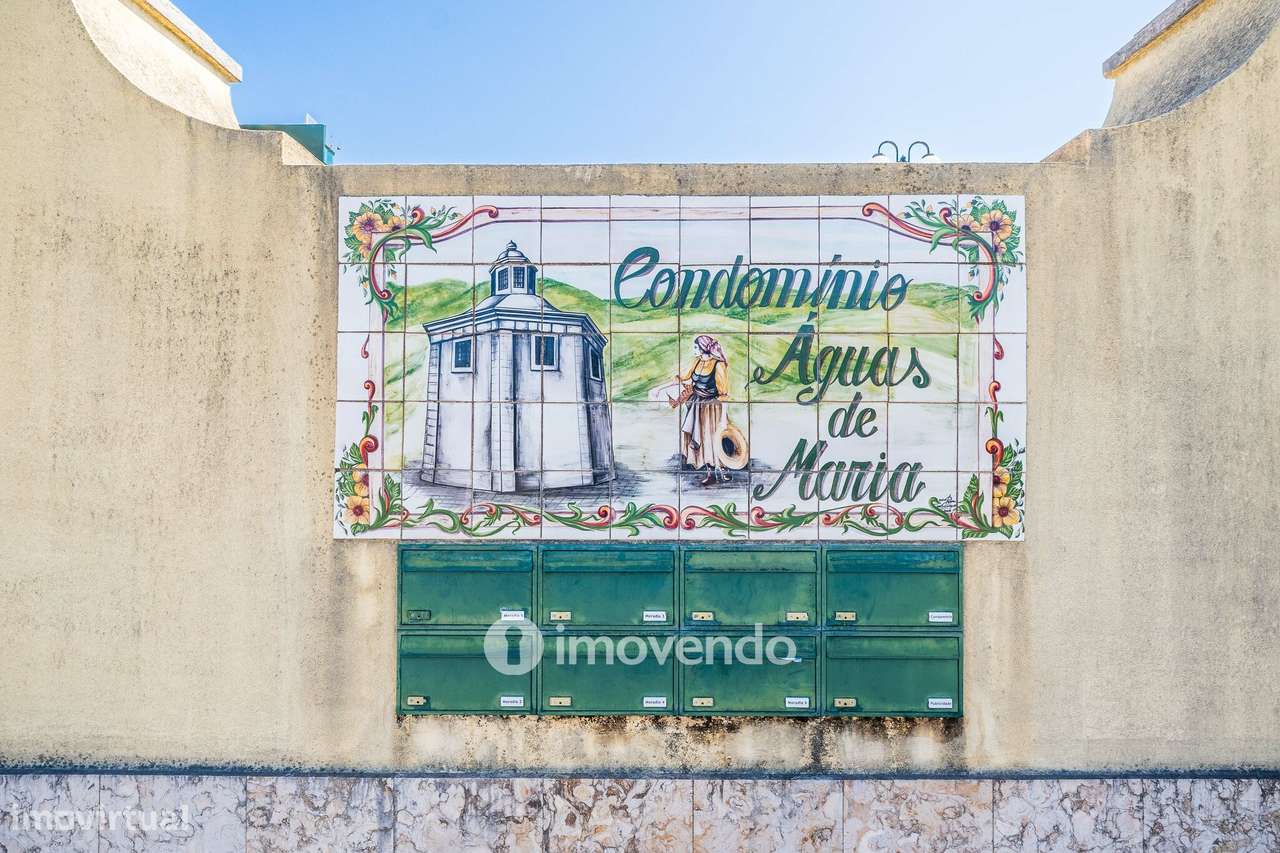 Moradia T4, com condomínio com piscina, em Almargem do Bispo-28
