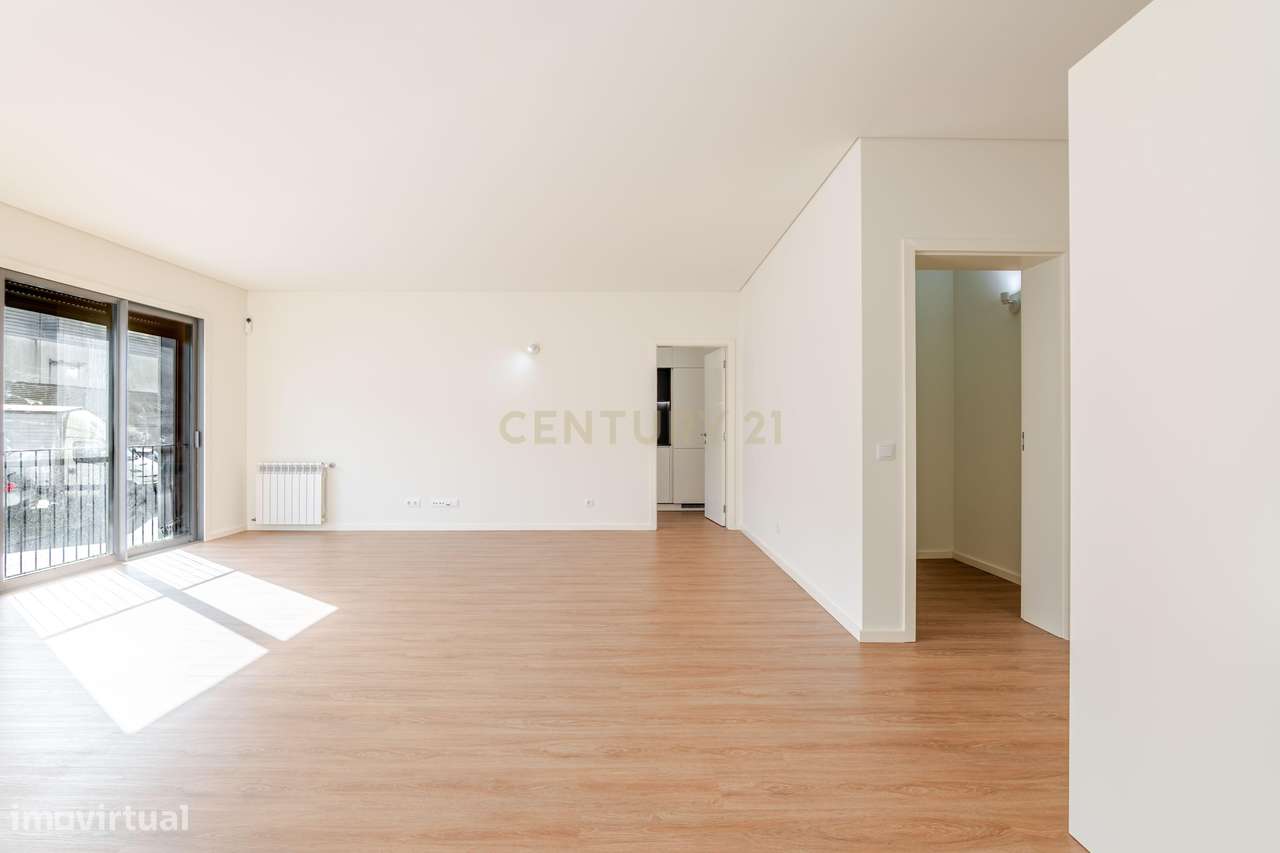 Apartamento T2 praticamente novo , nas Antas, Porto-12
