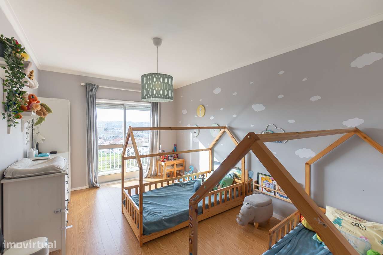 T3 com Varanda + Garagem | A 600m do Metro da Venda Nova-9