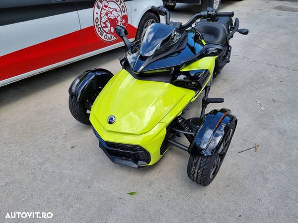 Can-Am Spyder - 10