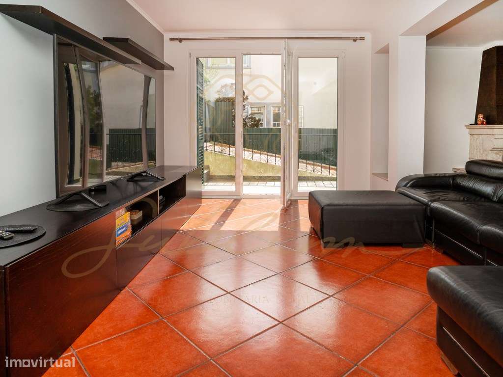 Moradia Isolada com 6 Assoalhadas , Piscina , Garagem Perto das Praias-16