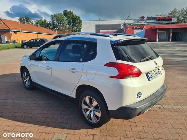 Peugeot 2008 1.2 Pure Tech Style S&S - 2