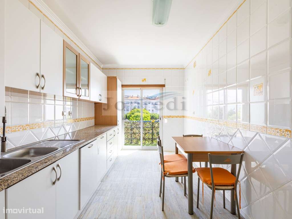 Apartamento T3 com 2 garagens em Box e 1 arrecadação-10