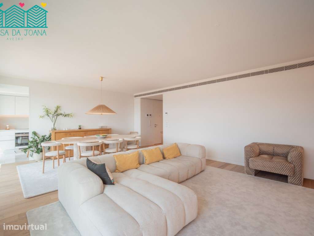 Apartamento T4 com Lugares de Garagem no Centro de Lisboa-14