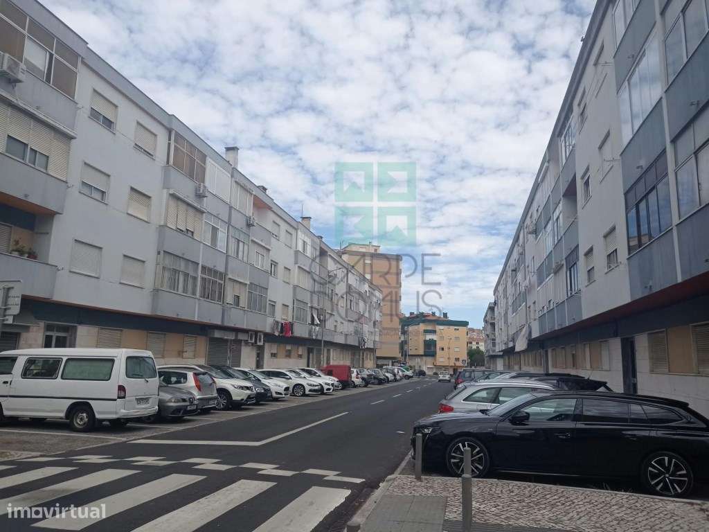 Apartamento T2, totalmente remodelado, Casal de São Brás - Amadora-25