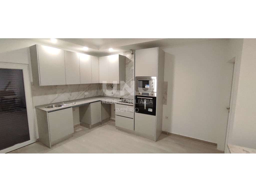 MORADIA PREMIUM TRIPLEX 5 ASSOALHADAS em Fernão Ferro 3 WC-35