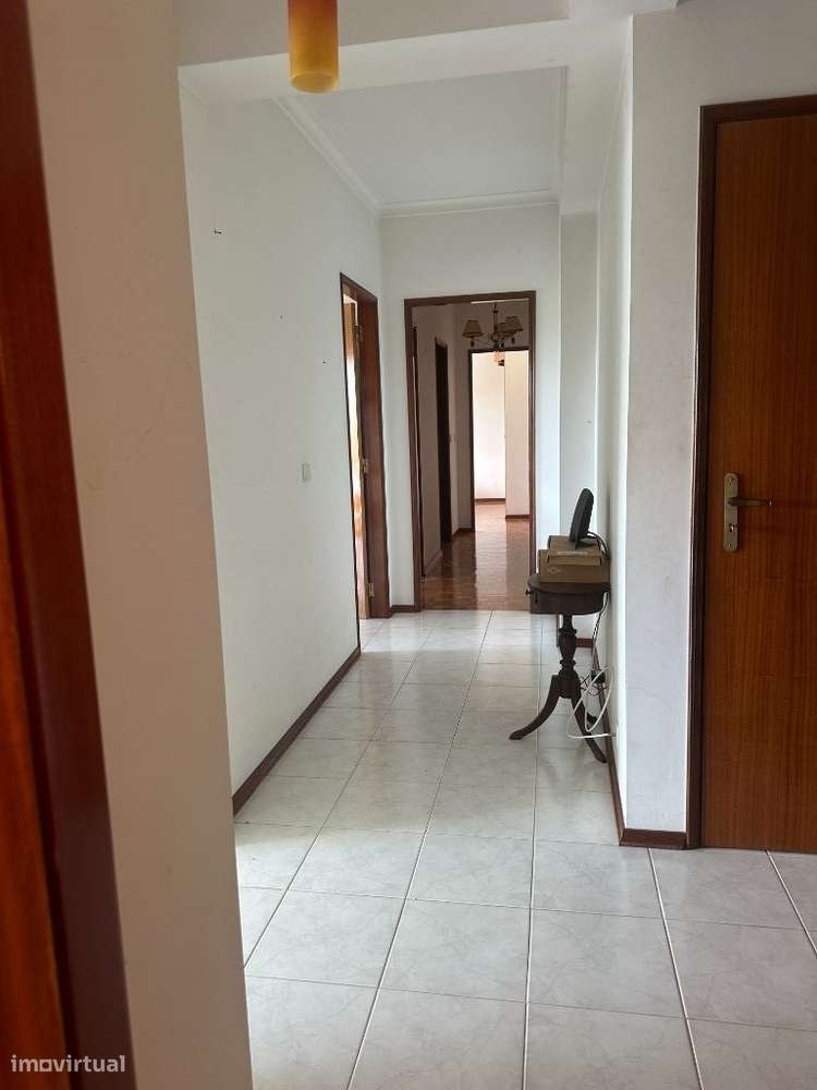 Arrendo T.4 duplex Mobilado com garagem em Leiria próximo do Isla. - Grande imagem: 2/32