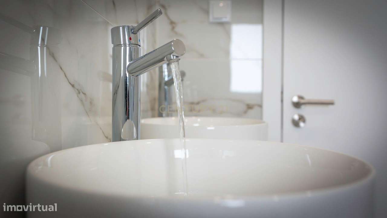 Moradia de Luxo Renovada na Amora com Piscina - Grande imagem: 5/56