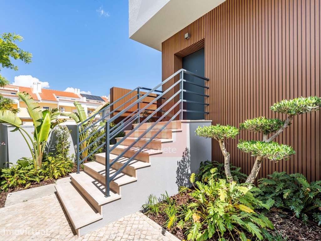 Moradia T4 geminada + Rooftoop em Alcochete-45