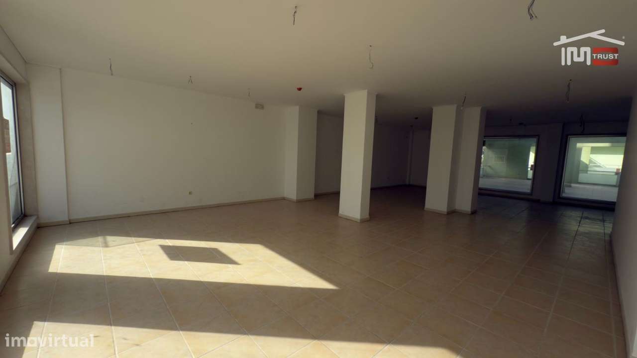 Loja 160m2 Camarate - Espaço Disponível a todas as Actividades Come...-4