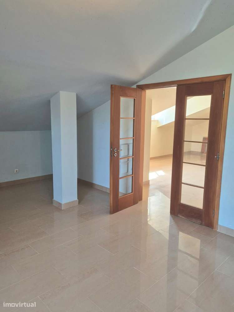 Moradia T5 em Bispeira, Sobral de Monte Agraço-57