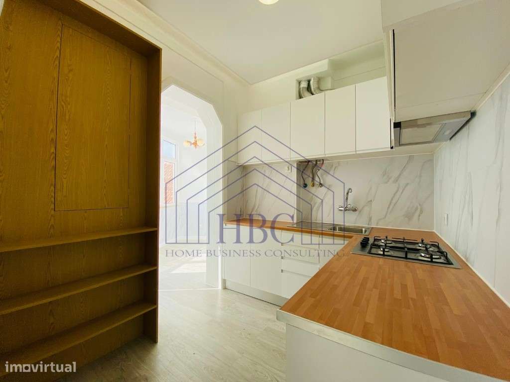 Apartamento T2 Transformado num Excelente T1 Remodelado com Vista R...-2