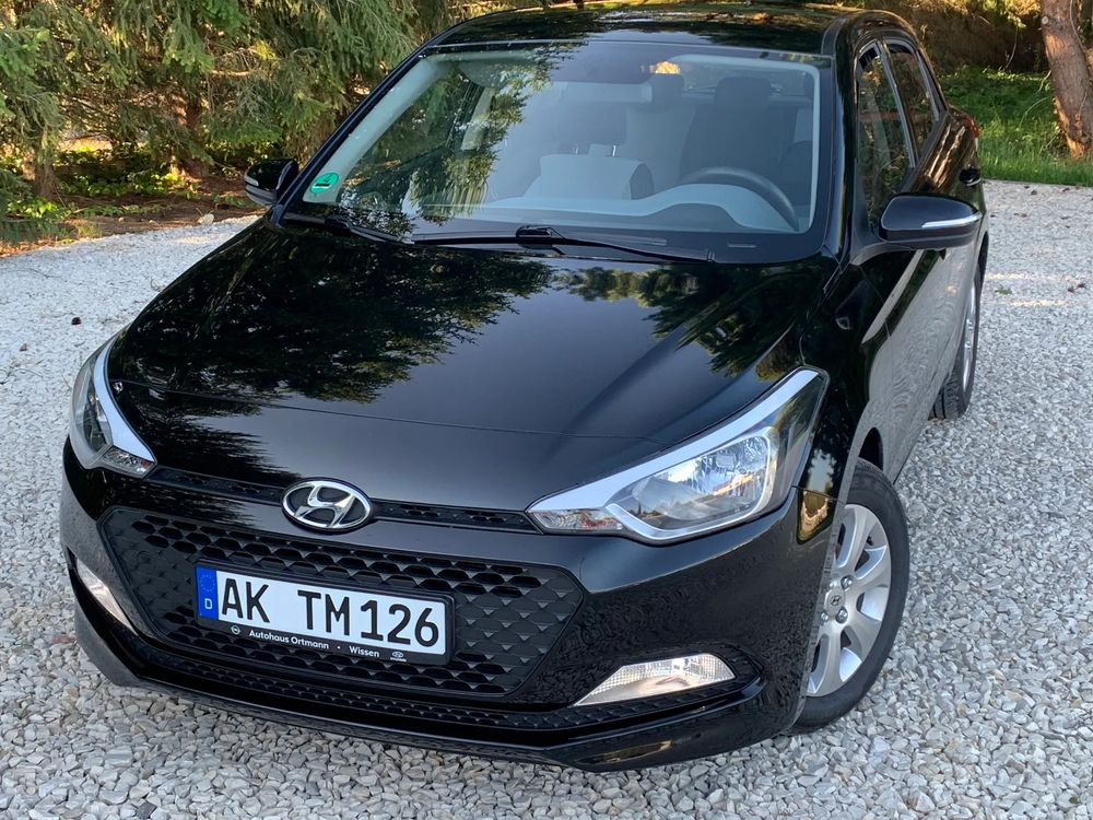 Hyundai i20 II (2014-2020) 1.2 Fifa World Cup Edition 2016