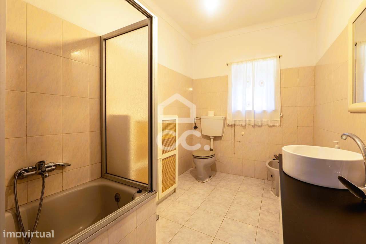 Moradia T2+2 com garagem e vista Serra de Montejunto em Murteira, Cada-7