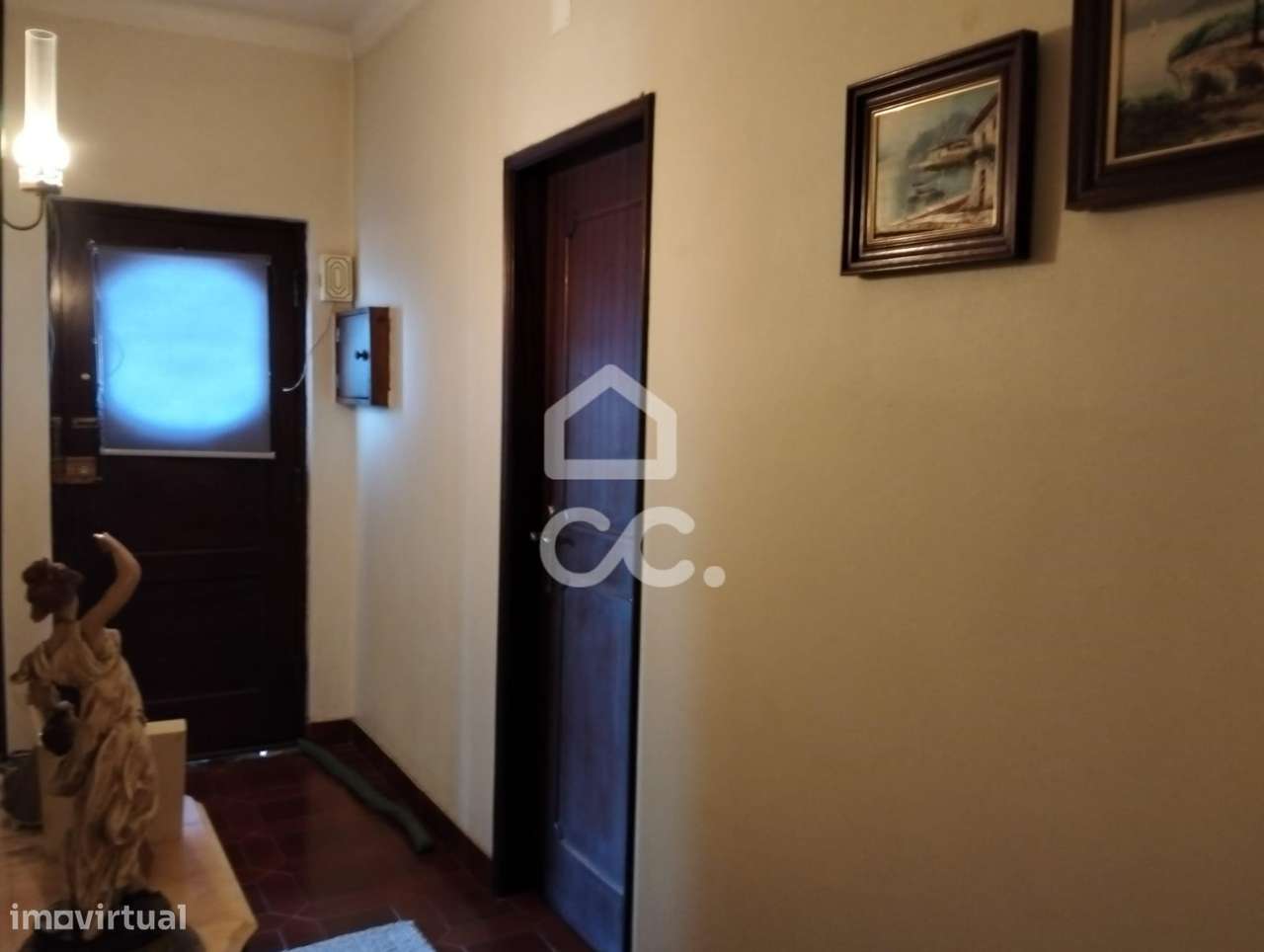 Moradia T5 inserida em lote de 376 m²-26