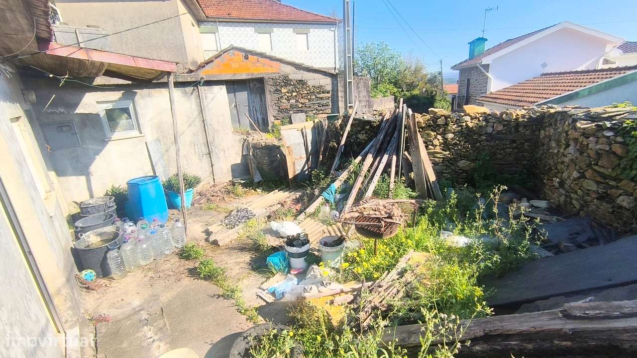 Casa térrea com terreno 925 m2 em Aguiar de Sousa-12